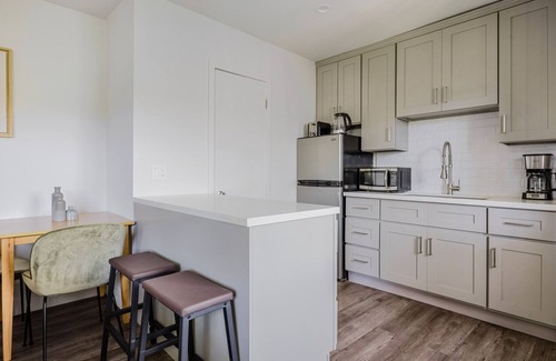 Culver - West Apartment | Blueground | Mar Vista, nr Venice Beach & w/d