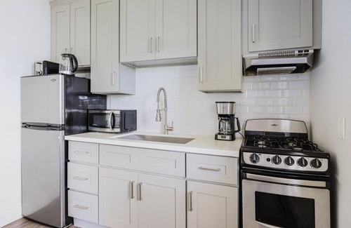 Culver - West Apartment | Blueground | Mar Vista, nr Venice Beach & w/d