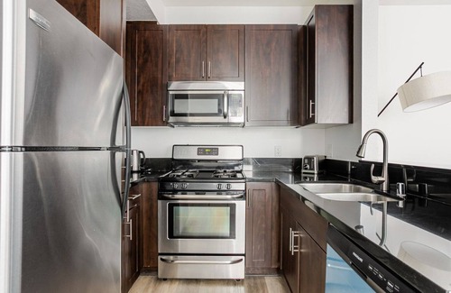 Miracle Mile Apartment | Blueground | Mid-Wilshire, AC, balcony, nr museum