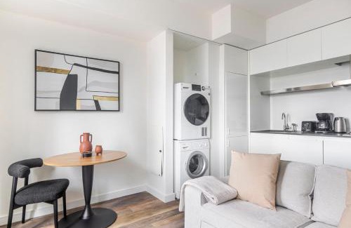 Central New York City Apartment | Blueground Midtown South rooftop nr Bryant Park NYC-2028