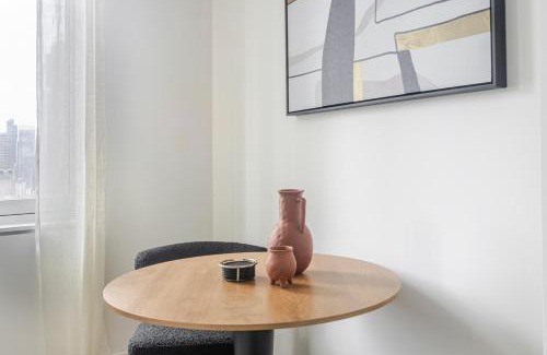 Central New York City Apartment | Blueground Midtown South rooftop nr Bryant Park NYC-2028