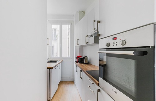 Val-de-Grace Apartment | Blueground | Miromesnil, nr shops & green space