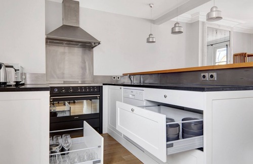 Quartier du Mail Apartment | Blueground | Montorgueil, nr restaurants & train