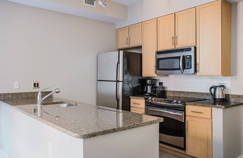 Mount Vernon Square Apartment | Blueground | Mt Vernon, pool & w/d, nr Chinatown