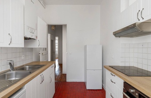 17th Arrondissement Batignolles-Monceau Apartment | Blueground | Neuilly, nr dining, gardens & shops