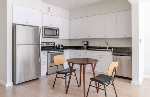 Oakland Apartment | Blueground | Northgate-Waverly, rooftop bbq