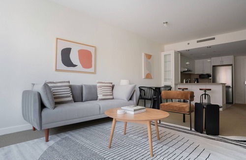 Penn Quarter Apartment | Blueground | Penn Quarter, pool & w/d, nr museums