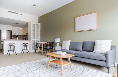 Penn Quarter Apartment | Blueground | Penn Quarter, pool & AC, nr museums