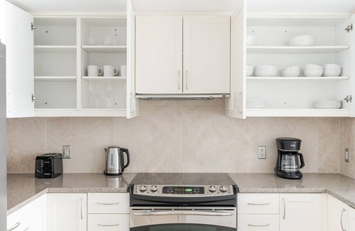 Penn Quarter Apartment | Blueground | Penn Quarter, pool & AC, nr museums