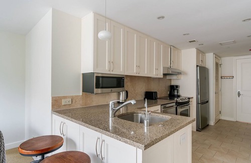 Penn Quarter Apartment | Blueground | Penn Quarter, pool & w/d, nr museums