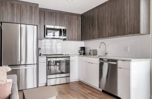 Pentagon City Apartment | Blueground | Pentagon City, rooftop, nr Arlington Cemetery