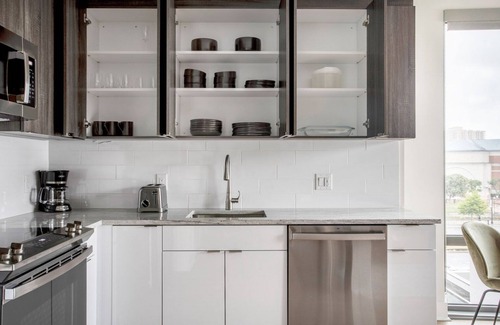 Pentagon City Apartment | Blueground | Pentagon City, rooftop, nr Arlington Cemetery