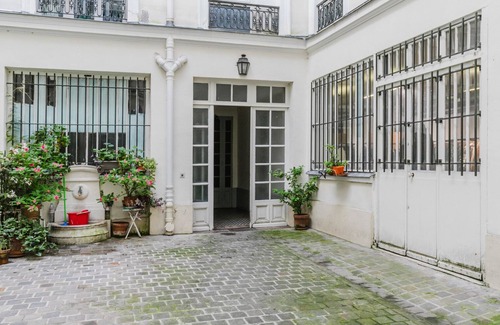 Porte-Saint-Martin Apartment | Blueground | Republique, furnished, washer