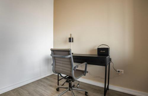 River North Apartment | Blueground River North gym pool 1 block to l CHI-1046