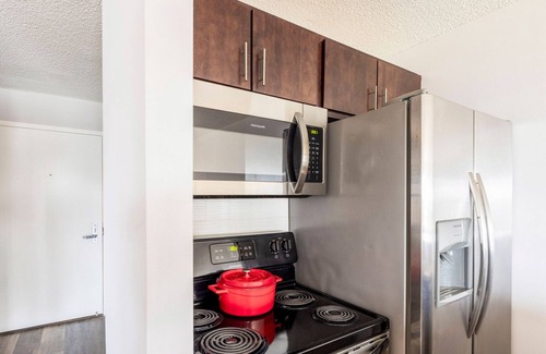 Rush and Division Apartment | Blueground | Rush & Division, fitness center, nr Lincoln Park