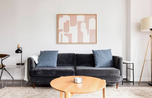 Rush and Division Apartment | Blueground | Rush & Division, fitness center, nr Lincoln Park