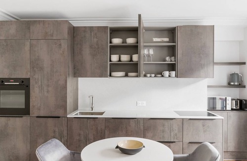 Quartier de la Place-Vendome Apartment | Blueground | Saint-Honoré, nr Place Vendome