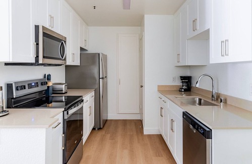 Shoreline West Apartment | Blueground | Shoreline West, pool, nr Shoreline Park