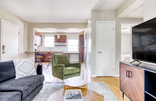 Venice Apartment | Blueground | Venice, pool, nr Venice Beach