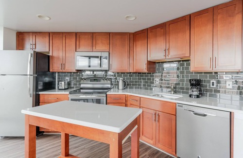 Clarendon Apartment | Blueground | Virginia Sq, pool & w/d, nr parks