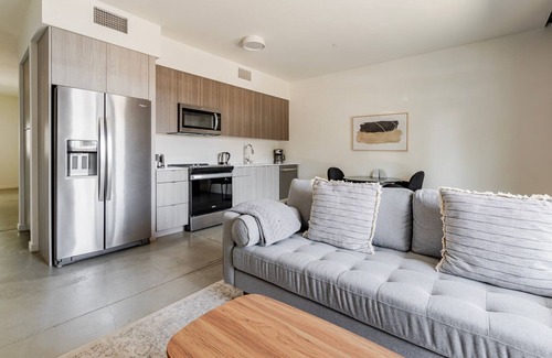 Alameda Apartment | Blueground | West Alameda, fitness center, nr Park