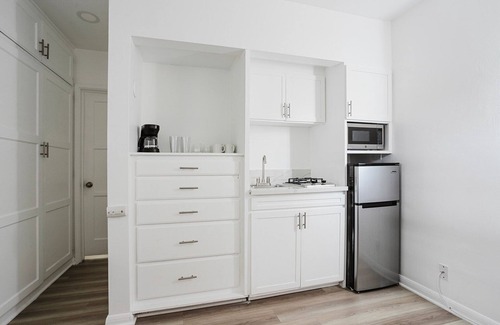Westwood Apartment | Blueground | Westwood studio apartment
