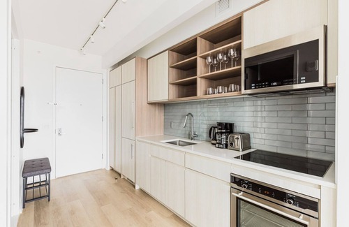 Williamsburg Apartment | Blueground | Williamsburg, gym & w/d, nr bridge