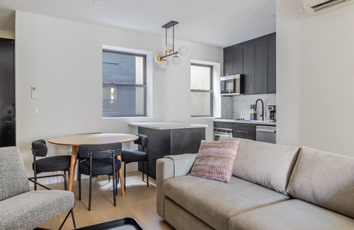 Williamsburg Apartment | Blueground | Williamsburg, washer, nr McCarren Park