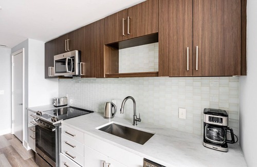 Woodmont Triangle Apartment | Blueground | Woodmont, pool & gym, nr Bethesda Row