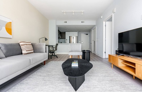 Woodmont Triangle Apartment | Blueground | Woodmont, pool & gym, nr Bethesda Row