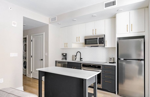 Woodmont Triangle Apartment | Blueground | Woodmont, pool & w/d, nr Bethesda Row