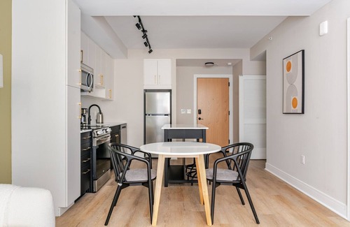 Woodmont Triangle Apartment | Blueground | Woodmont, pool & gym, nr Bethesda Row