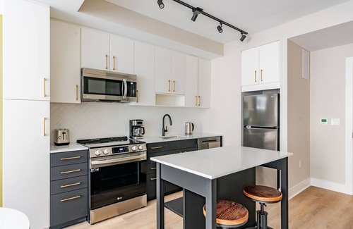 Woodmont Triangle Apartment | Blueground | Woodmont, pool & gym, nr Bethesda Row