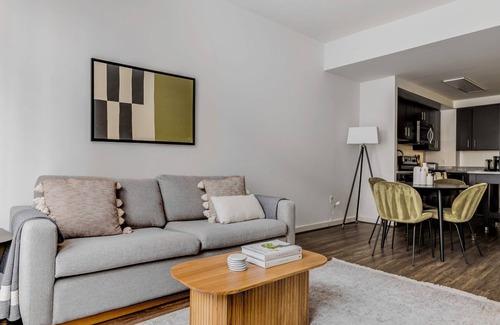 Woodmont Triangle Apartment | Blueground | Woodmont Triangle, pool, nr Bethesda