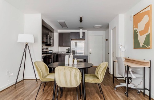 Woodmont Triangle Apartment | Blueground | Woodmont Triangle, pool, nr Bethesda
