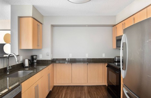 Woodmont Triangle Apartment | Blueground | Woodmont Triangle, fitness, nr Rock Creek Park