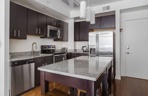 Woodmont Triangle Apartment | Blueground | Woodmont Triangle, pool, nr Cabin John Park