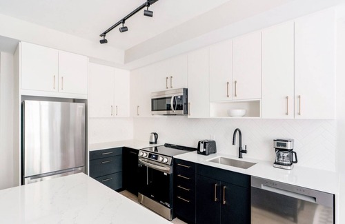 Woodmont Triangle Apartment | Blueground | Woodmont Triangle, pool, nr Rock Creek Park