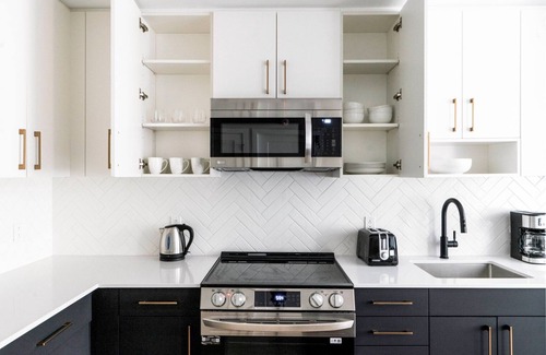 Woodmont Triangle Apartment | Blueground | Woodmont Triangle, pool, nr Rock Creek Park