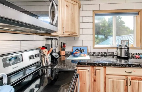 Grayland House | Bluejay Beach House w/Hot tub, near Westport, WA