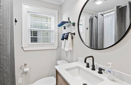 Dunean House | Bluestone Cottage- 2 miles to Downtown Greenville
