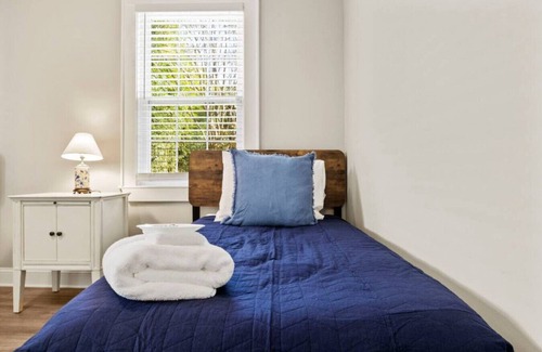 Dunean House | Bluestone Cottage- 2 miles to Downtown Greenville
