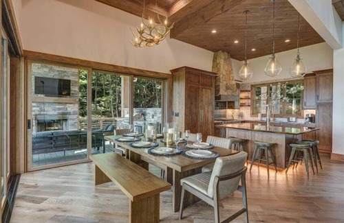 Necowa Cove Cabin | BLUESTONE - Panoramic Lake and Mountain Views | Mountain Modern Luxury | Hot Tub