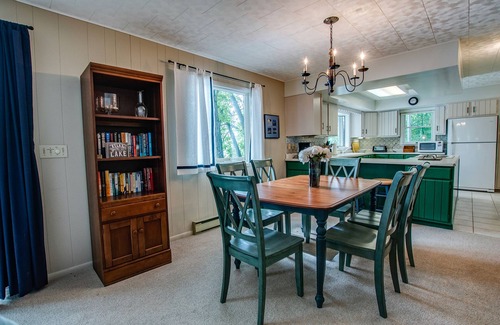Town of Jerusalem House | Bluff`s Charm: private lake home on Keuka Lake with private beach area, single story home