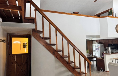 Hurley House | Bluff’s Edge Secluded Retreat with 2 car garage!