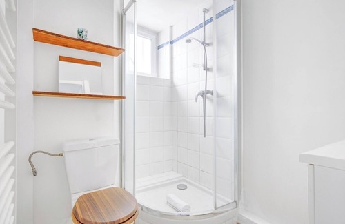 Les Iles Apartment | BnBNook - Studio on Ile Saint-Louis and Notre-Dame