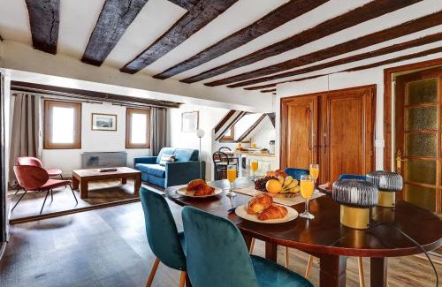 Les Iles Apartment | BnBNova - 2BR - Ile Saint-Louis