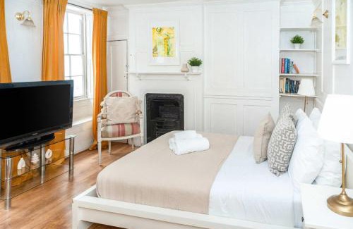 Soho Apartment | BnBNova - 3BR - Fitzrovia & St Annes Gardens