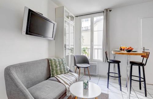 Quartier du Gros-Caillou Apartment | BnBNova - Cozy Stay Near Eiffel Tower & Invalides & Seine