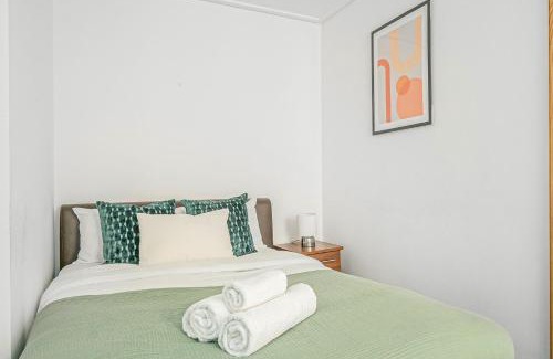 The City of London Apartment | BnBNova - Heart of Holborn - 2BR with Patio